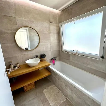 Villa Charming In Alfarim - *